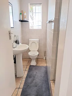 Honeydew Manor one bedroom available to rent, there is parking and Netflix