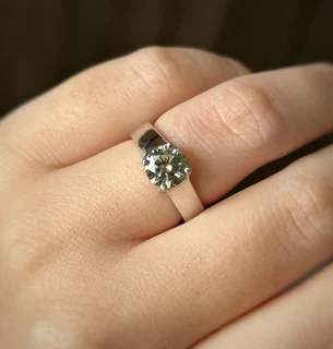 Stunning 18ct White Gold Diamond Solitaire Ring