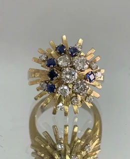 Gorgeous 18ct Yellow and White Gold Vintage Cluster Design Ring
