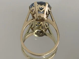 Beautiful 9ct Yellow Gold and Blue Synthetic Stone Ring