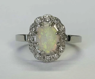 Gorgeous 14ct White Gold and Opal Ring