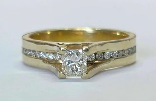 Gorgeous 14ct Yellow Gold and Diamond Ring