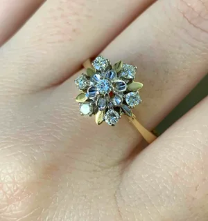 Stunning 18ct Yellow Gold Cluster Design Diamond Ring