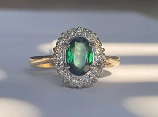 Lovely 18ct Yellow Gold and White Gold Cluster Ring