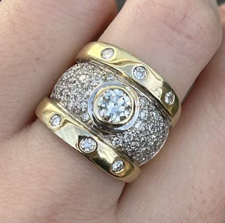 Gorgeous 18ct Yellow Gold Fancy Design Diamond Ring