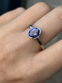 Stunning 18ct White Gold Solitaire - Design Tanzanite Ring