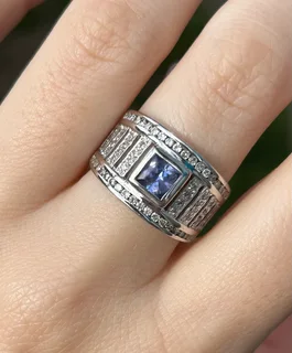 Gorgeous 18ct White Gold Tanzanite and Diamond Ring