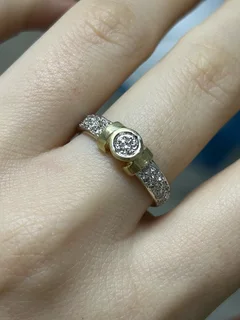 Beautiful 9ct Yellow Gold and Diamond Pavé Setting Ring