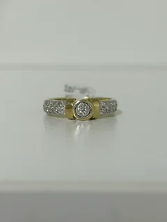 Beautiful 9ct Yellow Gold and Diamond Pavé Setting Ring