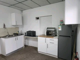 Neat 1 bedroom apartment in Sherwood near al kadi hospital at R5800