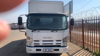 2015 ISUZU NPR 400 AMT