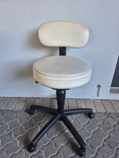 Dentist assistent chair