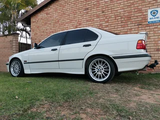 BMW 1997 E36 318is Auto. Low Mileage