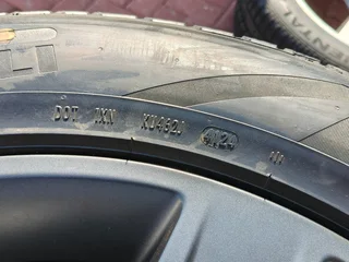 Land Rover 20&#39; Mags with tyres