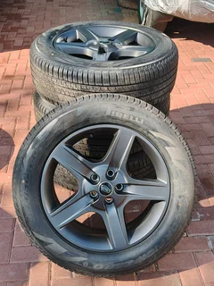 Land Rover 20&#39; Mags with tyres