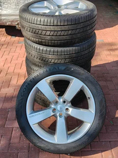Set of 5 Land Rover Defender 22&#39; Wheels 275/45/22