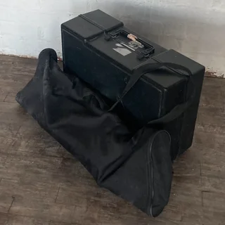 1 bowens kit with 2 x 500 esprit flashes , 2 bowls ,2 stands and 2 profoto