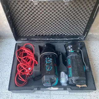 1 bowens kit with 2 x 500 esprit flashes , 2 bowls ,2 stands and 2 profoto