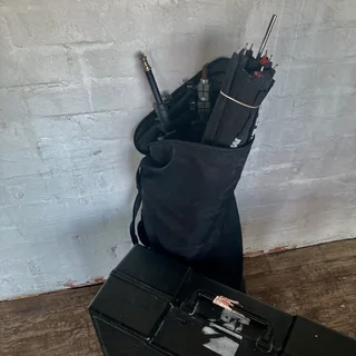 1 bowens kit with 2 x 500 esprit flashes , 2 bowls ,2 stands and 2 profoto