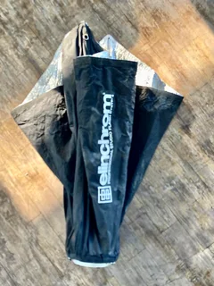 1 bowens kit with 2 x 500 esprit flashes , 2 bowls ,2 stands and 2 profoto