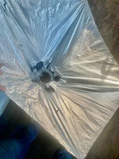 1 bowens kit with 2 x 500 esprit flashes , 2 bowls ,2 stands and 2 profoto