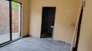 Neat batchelor flat available for hire