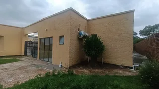 Neat batchelor flat available for hire