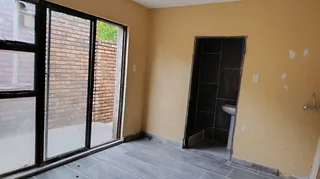 Neat batchelor flat available for hire