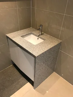 3 bedroom flat - direct sea views