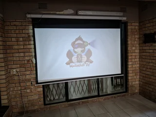 100inch motorised projector screen and smart projector