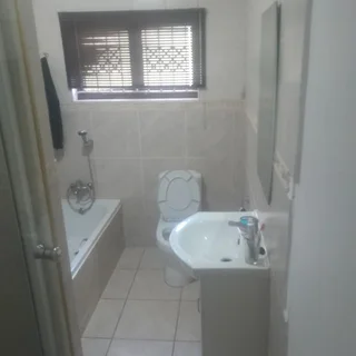 Secure outbuilding to let in Redhill Durban North