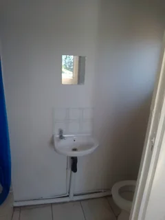 Secure outbuilding to let in Redhill Durban North