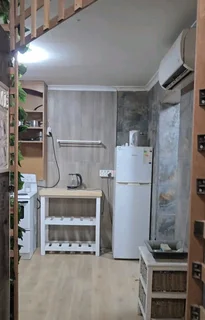 Newly Renovated Unit - AVAILABLE IMMEDIATELY