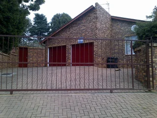 HOUSESHARE OWN FACILITIES WELTEVREDEN PARK 3500PM. MONTH TO MONTH