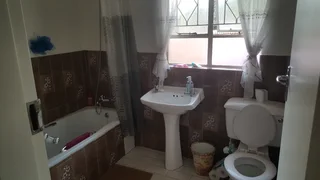 HOUSESHARE OWN FACILITIES WELTEVREDEN PARK 3500PM. MONTH TO MONTH