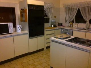 HOUSESHARE OWN FACILITIES WELTEVREDEN PARK 3500PM. MONTH TO MONTH