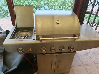 Alva 4 Burner stainless steel gas braai with cover