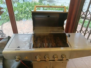 Alva 4 Burner stainless steel gas braai with cover