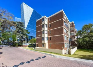 Looking for someone to share a flat with 2 bedroom and 2 bath