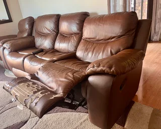 3 seater couch - R4 500