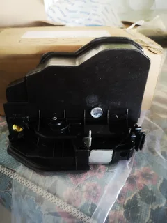 NEw&#34;Original AGENTS   Audi A3 Boot Lock , NEW&#34; never installed.