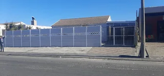 Beautiful house in Weltvreden, Mitchells Plain for sale with 2  bedroom separate entrance