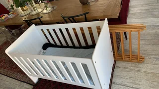 Standard baby cot
