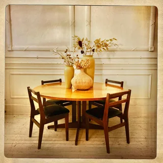 6-seater dining table - R4400