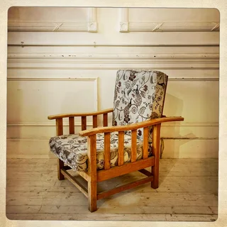 Oak Morris chair - R4200