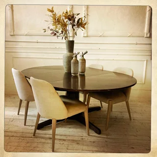 Round extendable dining table (heavy!) - R6800