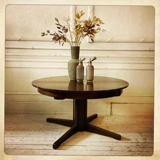 Round extendable dining table (heavy!) - R6800