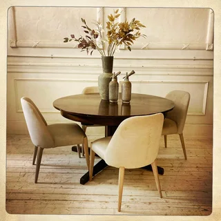 Round extendable dining table (heavy!) - R6800