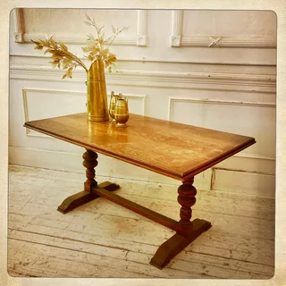 Oak dining table - R5200W 1.54m x D 94cm x H 76cm