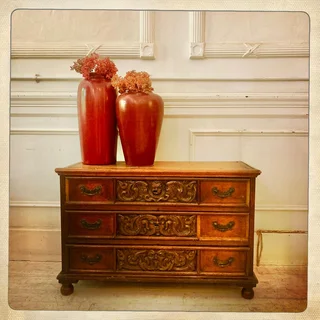 Chest of drawers - R8600W 1.08m x D 49cm x H 71cmTo be restored
